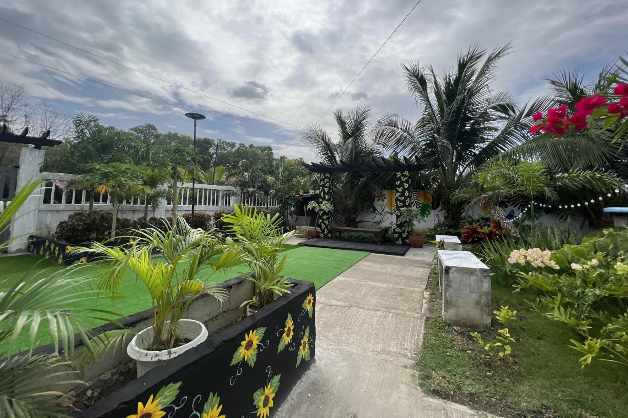 Lover'S Point Beach Front Resort Lian Exteriör bild